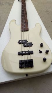 2022 High Quality 4 Strings Electric Bass with Black Hardware